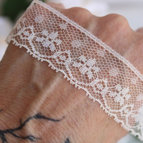 Vintage Ivory Lace Trim, 2 Yards, 1" wide,  Nylon, Sewing Supply - Picture 8 of 10